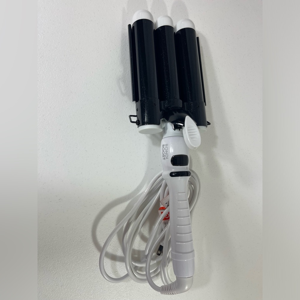 Black and White Hair Waver by Bed Head